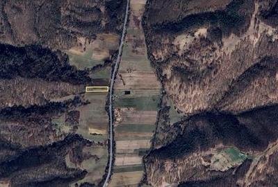 Teren de 3000 mp, în Ezeriș - 3