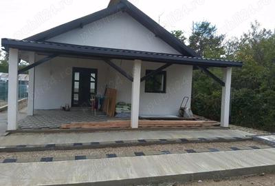 Casa de vanzare , 3.5 km de Mioveni - 2