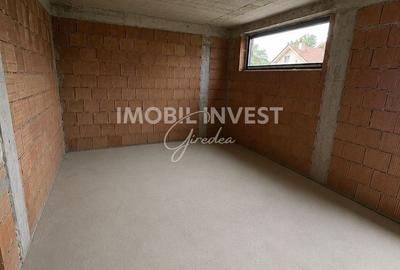 Casă cu 4 camere cu Teren 400 Mp în Central - 2