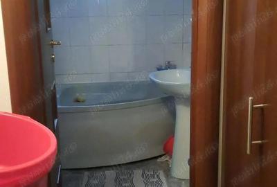 Apartament cu 3 camere semidecomandat în Berceni - 2