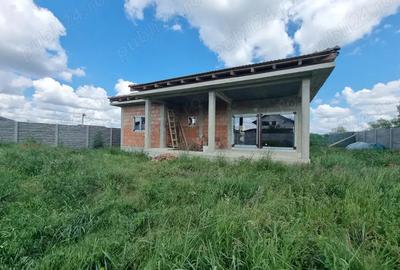 Vand casa la rosu, pe parter, Mosnita Veche Vand casa la rosu, pe parter, Mosnita Veche - 2