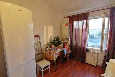 Apartament cu 3 camere decomandat, mobilat în Poarta 6 - 3