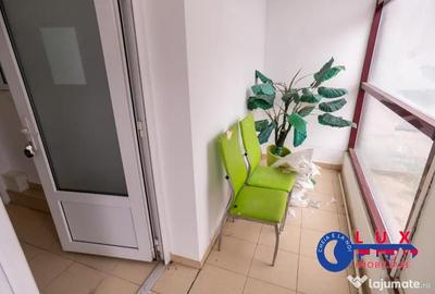 Spațiu comercial, de 60 mp, în Central - 8