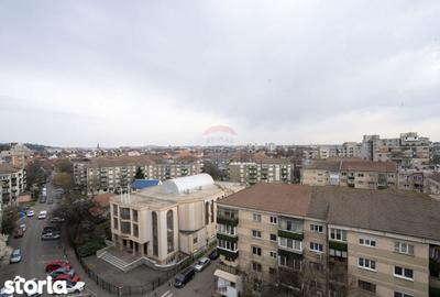 Apartament cu 4 camere în Decebal