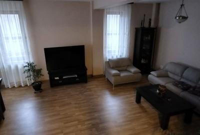 Casă / Vilă cu 6 camere în zona Kamsas - 450000 euro - 2