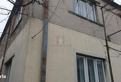 Casă cu 4 camere cu Teren 242 Mp în Central