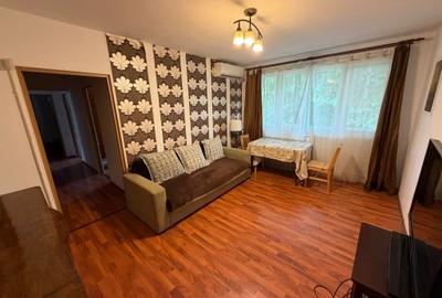 Apartament cu 4 camere decomandat, mobilat în Apusului