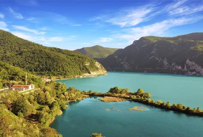 Teren intravilan pe malul Dunarii, in Cozla.