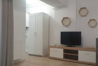 Garsonieră decomandată, mobilată în Politehnica