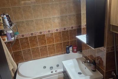 Apartament cu 2 camere decomandat în 1 Mai - 9