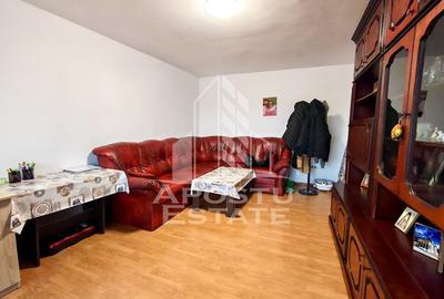 Apartament cu 3 camere decomandat, mobilat în Girocului