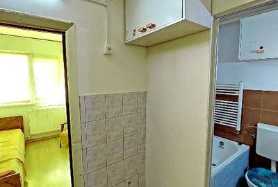 Proprietar  ofer garsoniera mica,  180 euro - 9