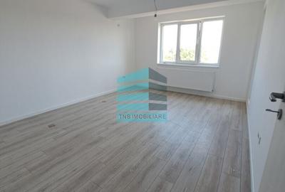 Apartament cu 4 camere decomandat în Titan