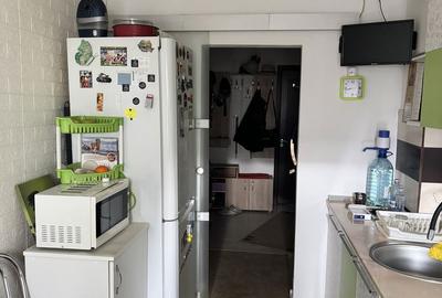 Apartament cu 3 camere decomandat în Vitrometan