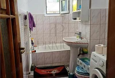 Apartament cu 3 camere semidecomandat, mobilat în Soarelui