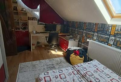 Casă cu 5 camere cu Teren 1000 Mp în Luna - 4