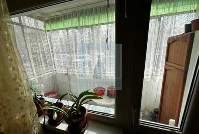 Apartament cu 3 camere decomandat în Tractorul - 8