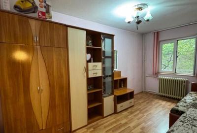 Apartament 3 camere semidecomandat, etaj intermediar - 2