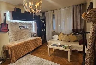 Apartament cu 3 camere decomandat, mobilat în Basarabia