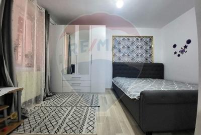 Casa de vanzare in zona Dambovita la curte comuna, 105.8mp utili - 2