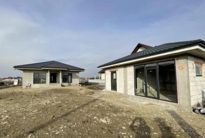 Casa semifinisata 195mp+2000mp teren, zona Volovat, Radauti - 1