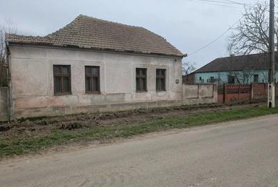 Casă cu 3 camere în Petroman - 1