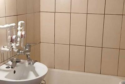 Apartament cu 3 camere semidecomandat în Central - 1