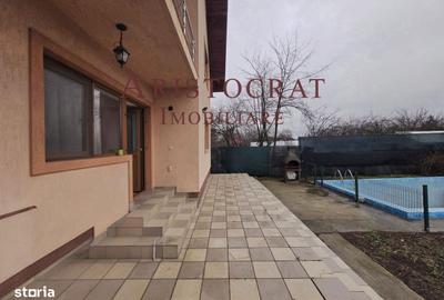 Casă cu 4 camere în Ostratu