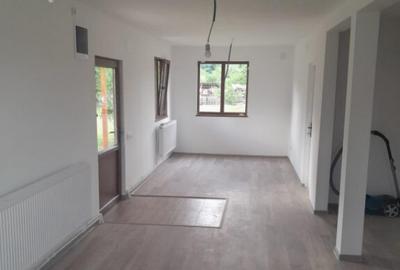 Casă cu 5 camere cu Teren 1480 Mp în Stănești - 5