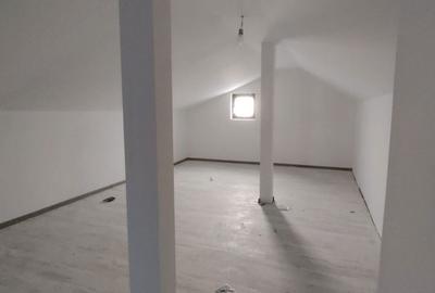 Casă cu 4 camere cu Teren 400 Mp în Bucium - 11