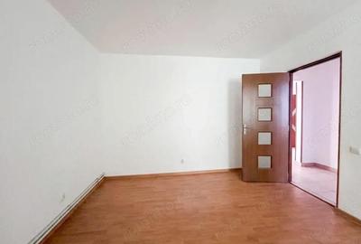 Apartament cu 3 camere decomandat în Ozana