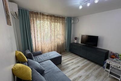 Apartament cu 2 camere semidecomandat în P-ța Victoriei