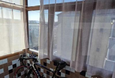 Apartament cu 3 camere decomandat în Păcurari