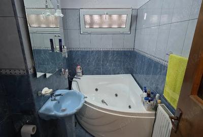 Apartament cu 3 camere semidecomandat în Micro II - 7