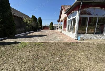 Vand vila Simand,jud.Arad, 1.800 mp, moderna,toate utilitati(incl.gaz),an constr.2010 - 2