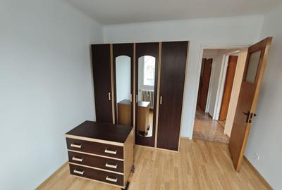 Apartament cu 3 camere semidecomandat în Berceni - 4