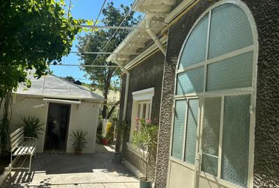 Casa de vanzare din caramida cu 5 camere , baie, bucatarie, beci , in perfevta stare. - 1