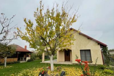 Casă cu 2 camere cu Teren 1416 Mp în Est