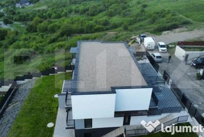 Casă cu 5 camere cu Teren 386 Mp în Someșeni