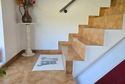 Casă cu 5 camere cu Teren 1054 Mp în Zăvoi - 4