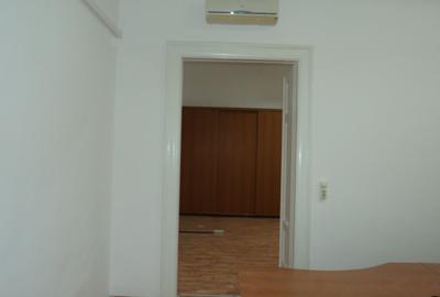 Birou, de 50 mp, în P-ța Unirii - 14