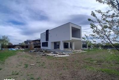 Casă cu 6 camere cu Teren 1380 Mp în Central