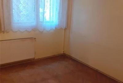Apartament cu 3 camere semidecomandat în 1 Decembrie 1918