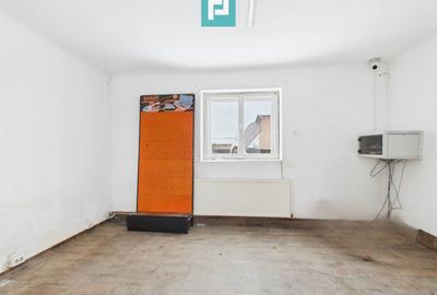 Spațiu comercial, de 110 mp, în Central - 4