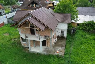 Casă cu 5 camere în Berislăvești - 2