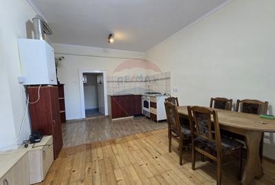 Casă cu 5 camere de vânzare în zona Central comision 0 - 14