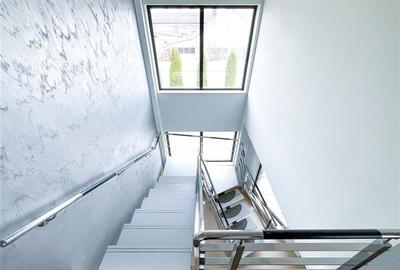Cladire Servicii & Curte - 9