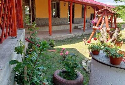 Casă cu 4 camere în Fichitești - 1