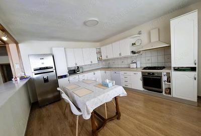 Casă cu 6 camere cu Teren 3150 Mp în Central - 9