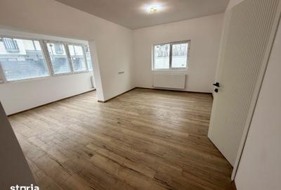 Casă cu 8 camere cu Teren 495 Mp în Glina - 1